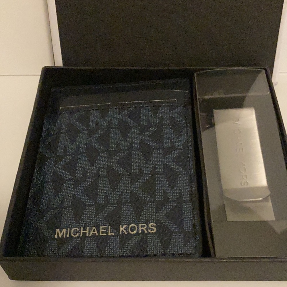 MICHAEL KORS Logo Card Case with Bill Clip - Picture 6 of 9